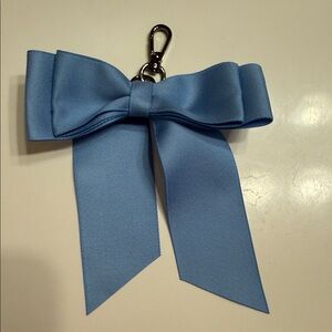 Lug Blue  Bow